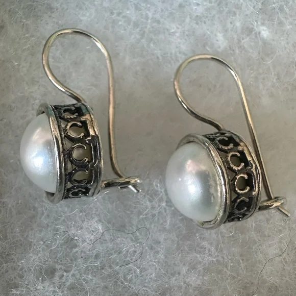 Vintage Opulenza Israel Sterling Silver 925 Pearl Inlay Earrings Stamped - Picture 2 of 4